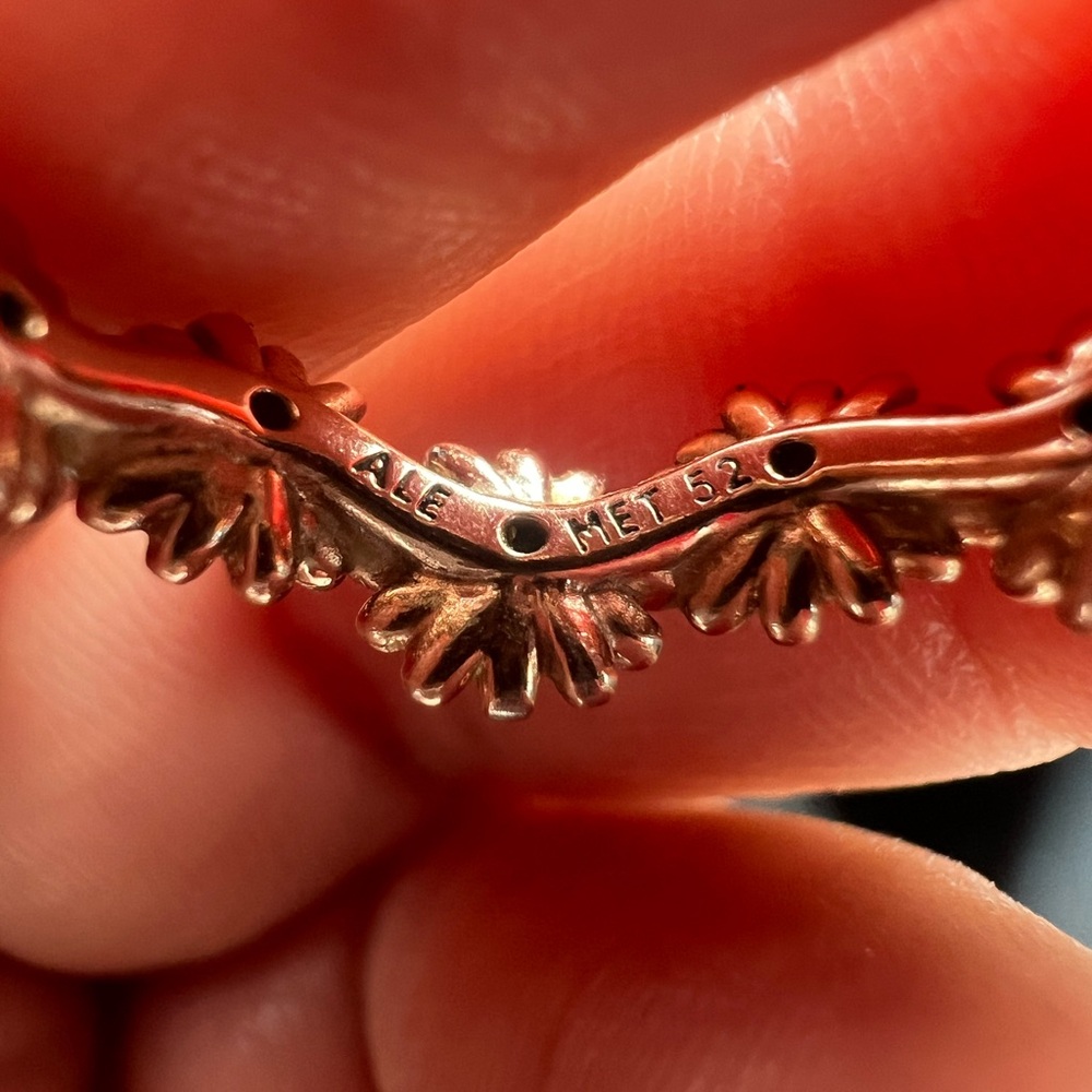 Pandora Gold and Silver Daisy Ring - Picture 11 of 15